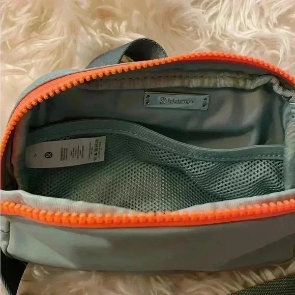 Lululemon everywhere belt‎ bag | Arctic Green & Tidewater Teal - Picture 3 of 3
